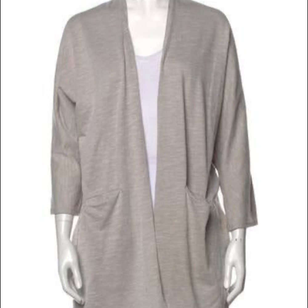 THE PERFECT ONE SIZE FITS ALL DONNI. WOMENS SHAWL/CARDIGAN!!! 😍😍😍
